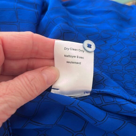 Babaton 100% silk button down blouse.  Size S - Picture 6 of 6